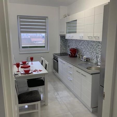 Apartament 2 Camere Prima Nufaru Oradea Exteriör bild